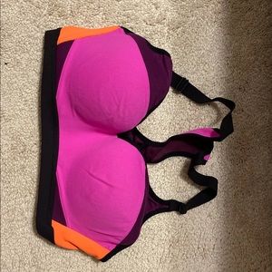 Victoria’s Secret sports bra 34C